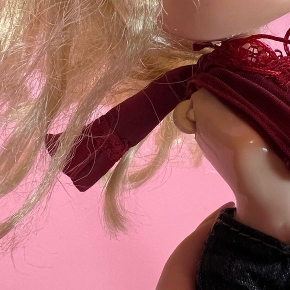 Bratz “Strut It” Green Eyes CLOÉ Doll - Picture 5 of 7